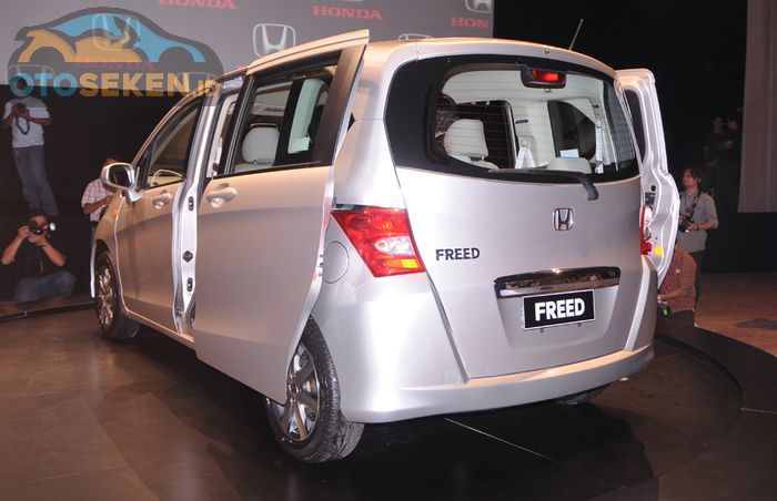 Honda Freed saat peluncuran di Jakarta, 2009