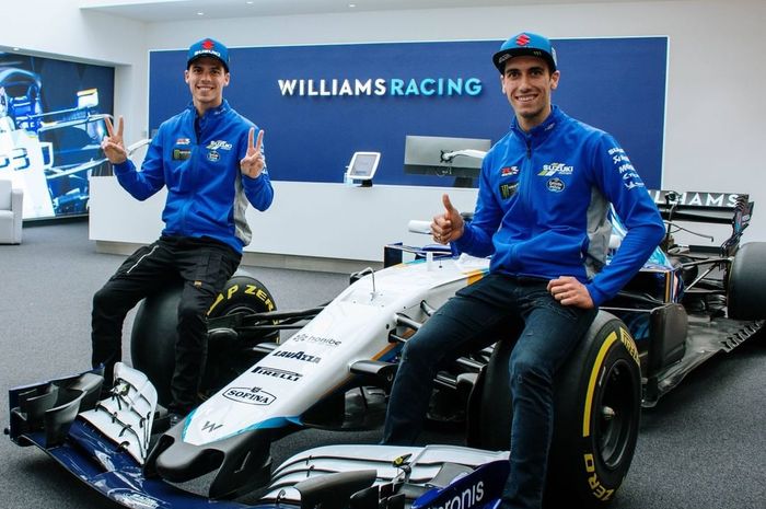 Pembalap tim Suzuki Ecstar, Joan Mir (kanan) dan Alex Rins (kiri) saat berkunjung ke markas tim Williams Racing.