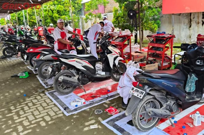 AHM berikan servis motor gratis bagi korban terdampak banjir Aceh, Sumatera Barat dan Sumatera Utara
