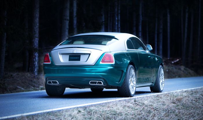Tampilan belakang Rolls-Royce Wraith garapan Mansory