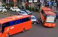  Detik-Detik Pengendara Motor Jatuh Tersenggol Mobil Di Dekat Bus di Bekasi, Nasib Korban Bikin Penasaran 