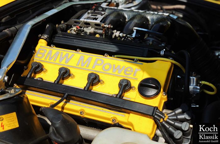 BMW E30 M3 masih mengandalkan mesin standar 2.300 cc 4 silinder