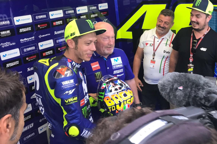 Valentino Rossi pamer helm baru di MotoGP San Marino 2018