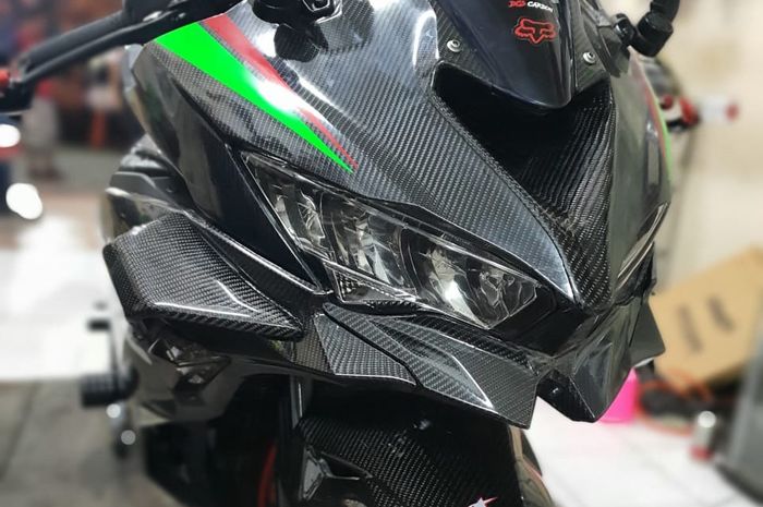 Aero winglet carbon di Ninja ZX-25R, tampilan makin racing nih! 