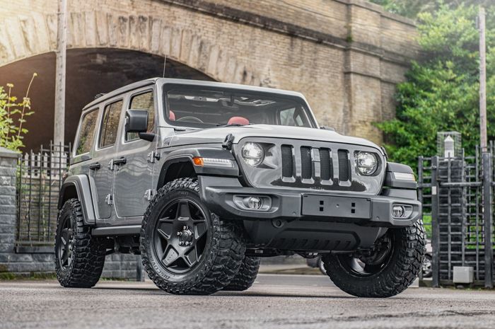 Modifikasi Jeep Wrangler Sahara kreasi Kahn Design, Inggris