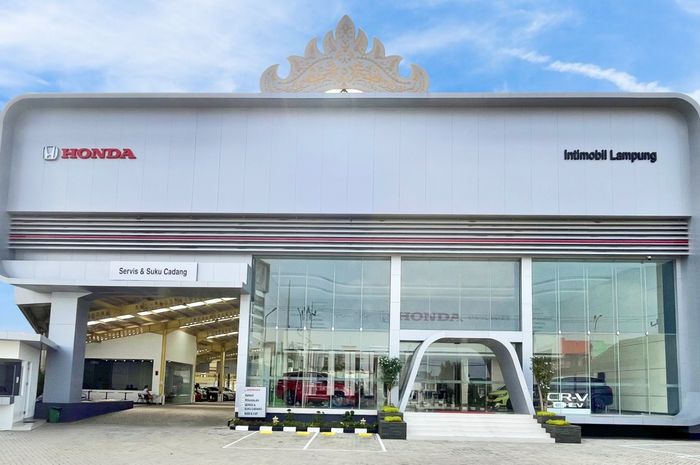 Honda Intimobil Lampung dibangun dua lantai dengan total luas sebesar 6,230 m2 dan berdiri diatas tanah seluas 7,500 m2