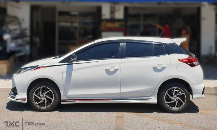 Tampilan samping modifikasi Toyota Yaris facelift