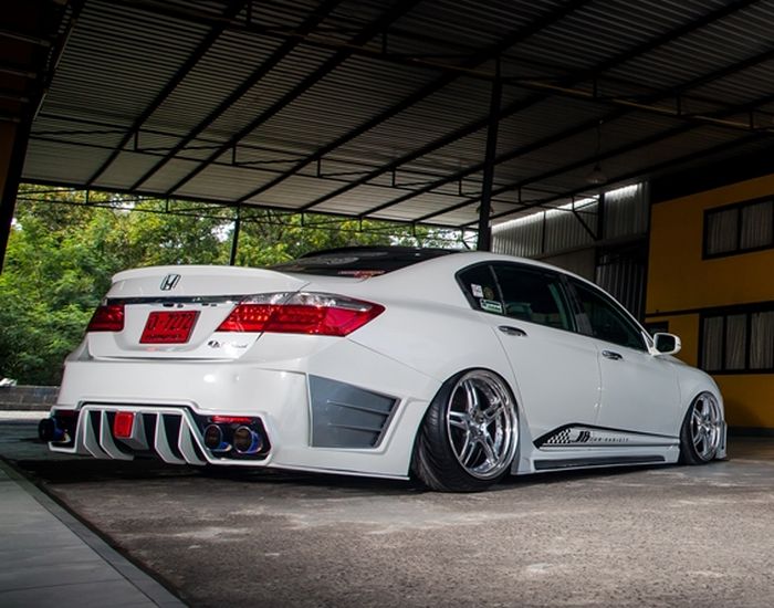 Modifikasi Honda Accord VIP Style dipasangi body kit bergaya sporty