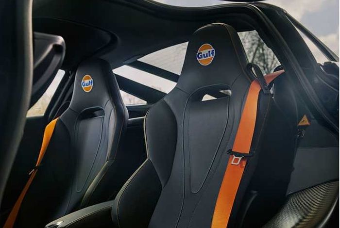 Interior McLaren 720S juga sarat nuansa Gulf Racing