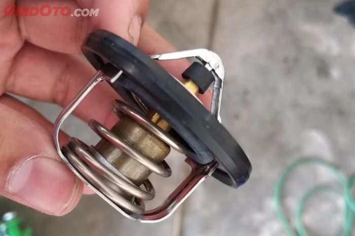 Thermostat yang mulai rusak