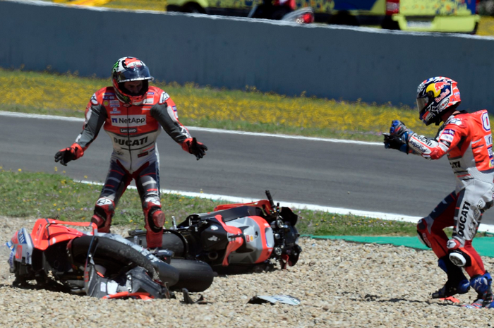 Andrea Dovizioso dan Jorge Lorenzo terlibat insiden di MotoGP Spanyol