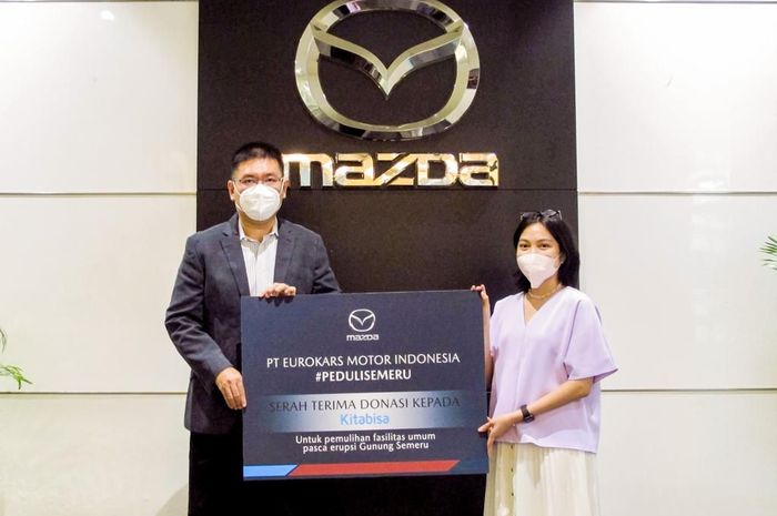 Mazda dan Kitabisa bergerak salurkan bantuan untuk para korban erupsi Gunung Semeru, Jawa Timur.