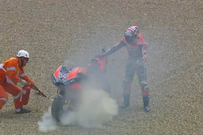Motor Andrea Dovizioso terbakar di FP2 MotoGP Italia