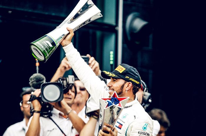 Lewis Hamilton berharap  persaingan di f1 musim depan makin ketat