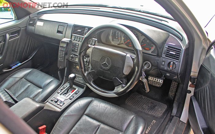 Pilar karbon C36 AMG di Mercedes-Benz C200, langka!