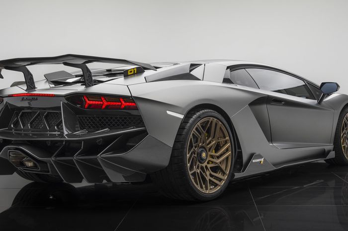 Tampilan belakang modifikasi Lamborghini Aventador S Jadi type SVJ