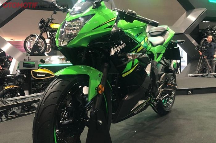 Kawasaki Ninja 125 dipamerkan di Intermot Motorcycle Show 2018 di Cologne, Jerman.