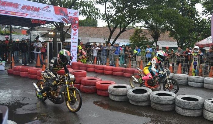 Motor drag meski juga dipakai di aspal mulus tidak terlalu butuh kaki-kaki rigid