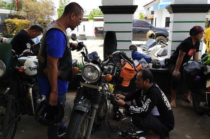Sebuah komunitas motor asal Bandung, Jawa Barat, disuruh kembali lagi ke daerah asalnya setelah nekat menuju 0 Km di Sabang.