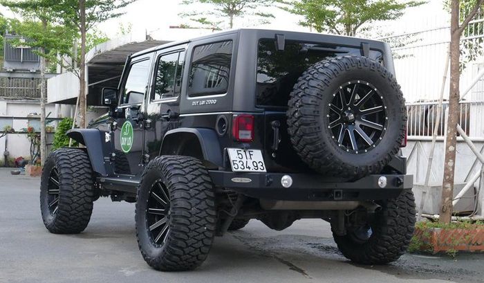 Tampilan belakang Jeep Wrangler yang datang dari Vietnam