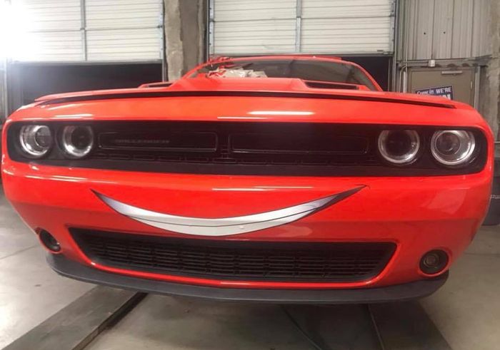 Dodge Challenger pakai kelir ala Lightning McQueen