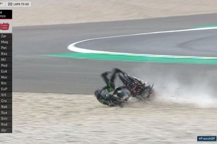 Johann Zarco terjatuh di tikungan 8