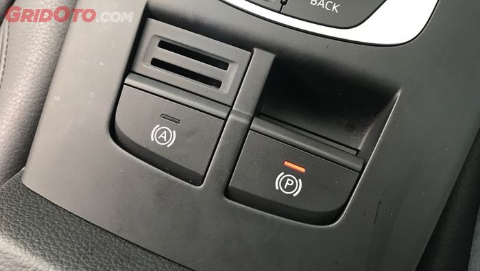 Electronic parking brake &amp; auto hold pada Audi A3 Sportback