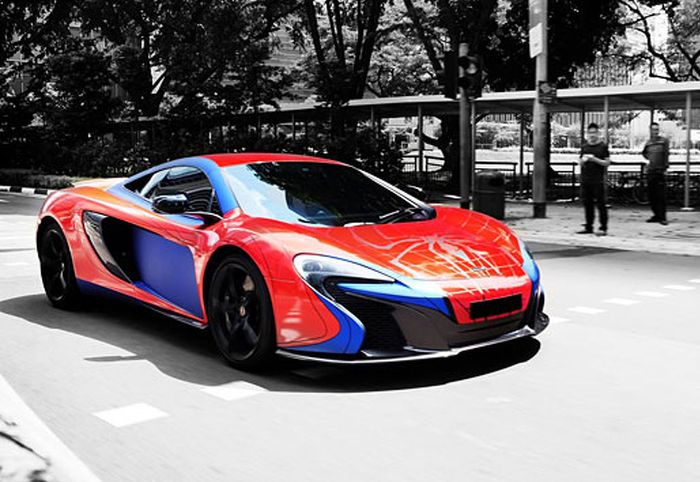 Penampilan McLaren 650S tampak atraktif dibalut wrapping Spider-Man