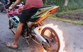 Ulah ABG, Ban Yamaha R15 Nyala Terbakar Api, Mirip Adegan Film
