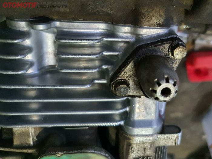 Tensioner atau tonjokan keteng Yamaha Nouvo 