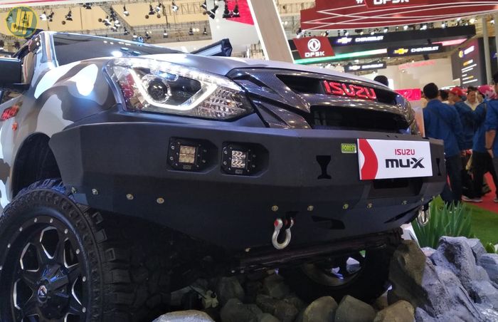 Isuzu MU-X Berjubah Kamuflase, Pakai Pelek 20 Inci Jadi 