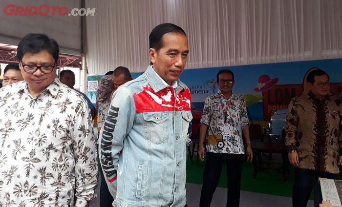 Jokowi saat mengunjungi pameran otomotif di Kemayoran