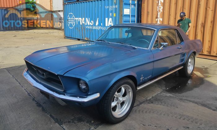  Bea Cukai Tanjung Priok lelang Ford Mustang 289 (warna biru) 