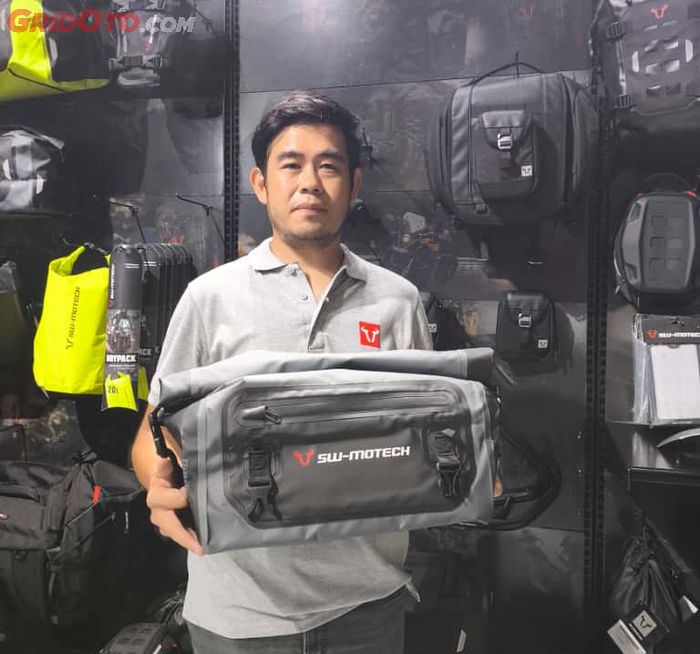 Rowby Ariyanto Wibowo, Brand Manager SW Motech, drybag undah cukup banget untuk turing, harga paling masuk akal!
