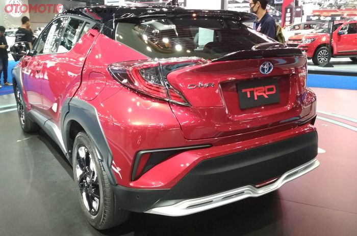 Buritan Toyota C-HR TRD dilengkapi spoiler dan diffuser