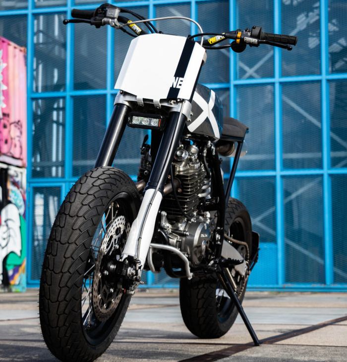Honda XR600R street tracker yang istimewa