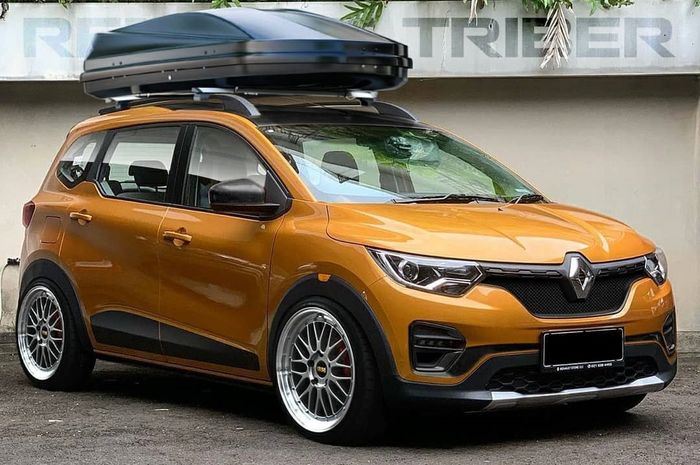 Renault Triber dengan atap pasang roof box