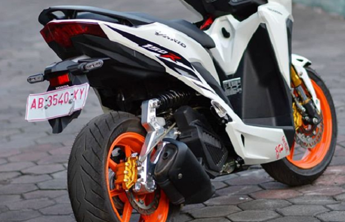 Posisi shock jadi di sebelah kanan karena swing arm custom