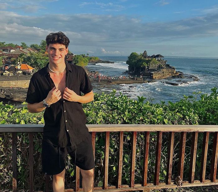 Fermin Aldeguer mengunggah foto saat berada di Tanah Lot, Bali