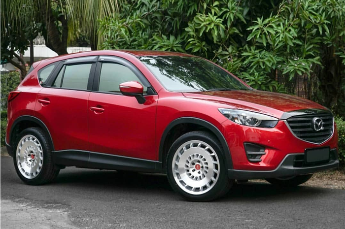 Mazda CX-5 lawas berduat dengan Rotiform CCV model piring