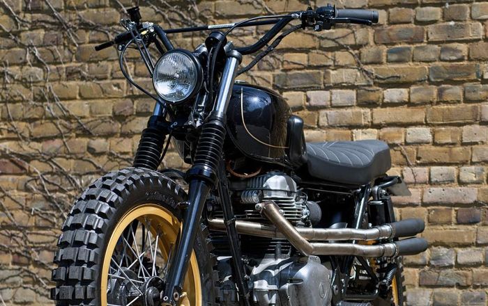 Kawasaki W175 street tracker besutan Urban Rider