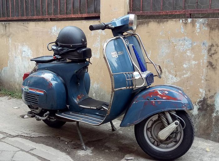 Bajaj Deluxe (1980), salah satu model skuter keluaran Bajaj lainnya
