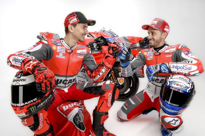 Jorge Lorenzo dan Andrea Dovizioso bersama Desmosedici GP18