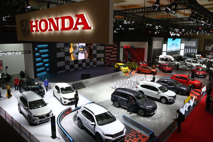 Line up mobil Honda yang dipajang di Indonesia Internasional Motor Show (IIMS) 2023