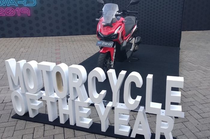 Honda ADV150 menjadi pemenang dalam kategori motor skutik 150 cc  terbaik plus menyabet gelar Motorcycle Of The Year versi GridOto Award 2019.