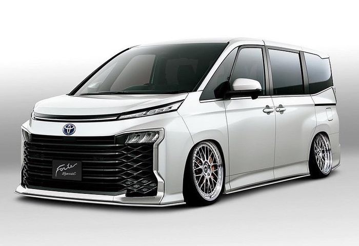 Modifikasi Toyota Voxy baru bergaya stance hasil garapan Forte Spesial, Jepang