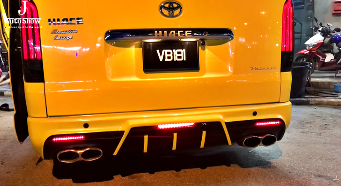 Bumper belakang sporty Toyota HiAce