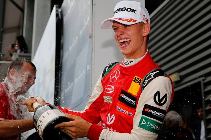 Mick Schumacher cetak kemenangan bersejarah di balap F3