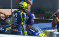 YZR-M1 Valentino Rossi Mogok, Masuk Paddock Langsung Ganti Motor Di FP1 MotoGP Austria
