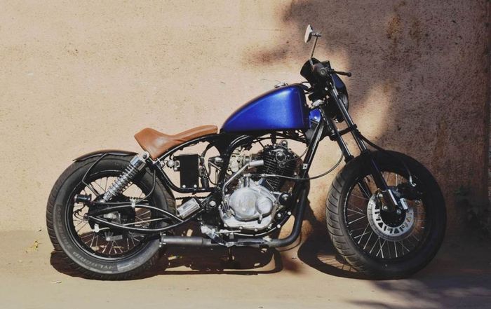 Bajaj Pulsar 180 &ldquo;The Phantom&rdquo; custom bobber dari J&amp;D Custom